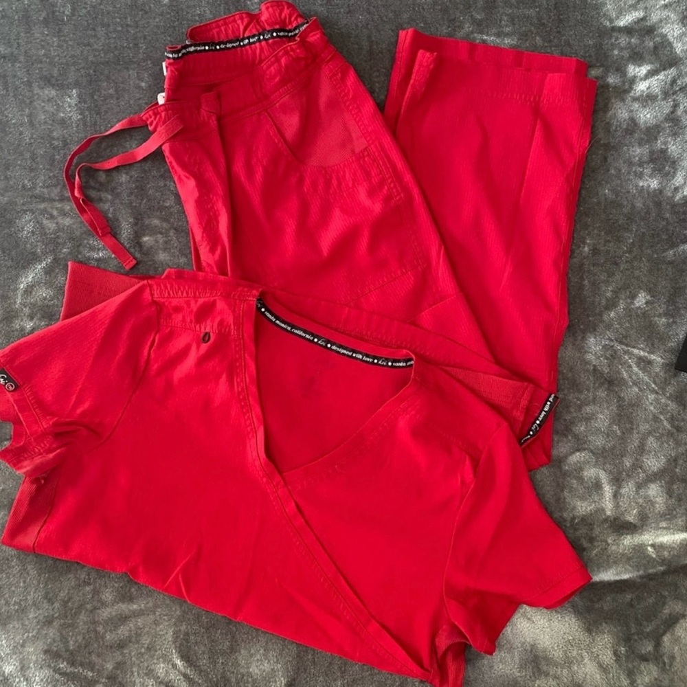 Koi red scrub set